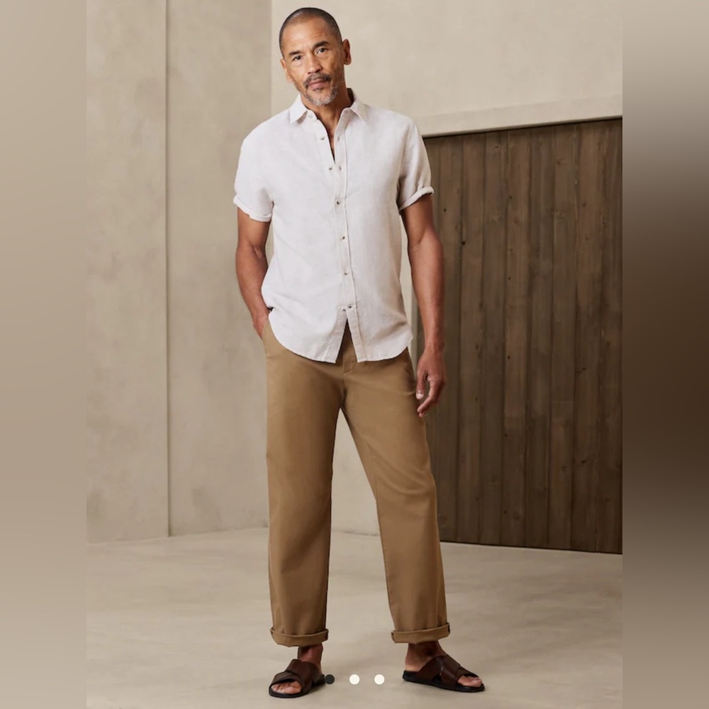 Banana Republic Chino, Dark Khaki, size 36. NWT.